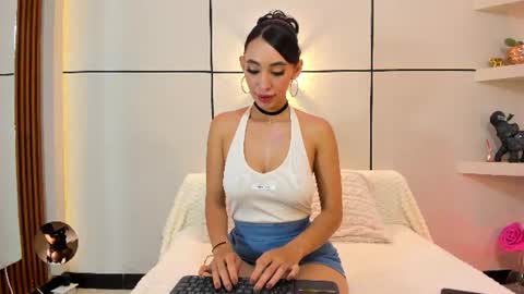 Snapshot of miia_parker_ chatting on July 17, 1:40 pm online show from July 17, 1:40 pm