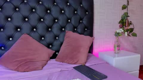 Snapshot of miia_taylor_1_ chatting on March 6, 3:13 pm Mia online show from March 6, 3:13 pm