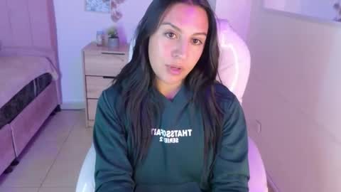 Snapshot of miia_thompson_1 chatting on May 28, 8:50 pm M I I A online show from May 28, 8:50 pm