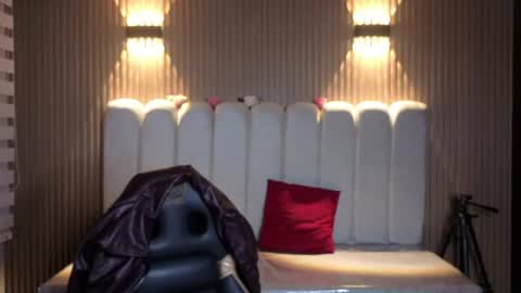 miiaa_evans1 online show from June 28, 12:11 pm
