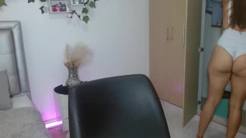 miiaa_k online show from April 18, 7:45 am