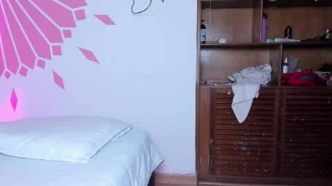 miiaa_m online show from April 16, 7:14 pm