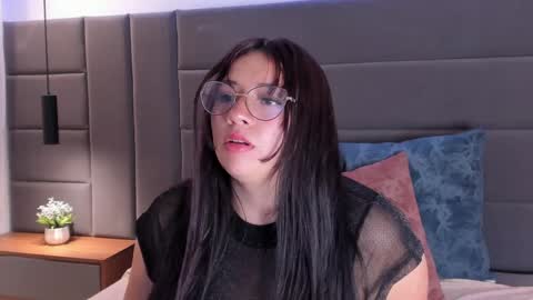 Snapshot of miiarussell chatting on May 28, 7:44 pm Mia online show from May 28, 7:44 pm