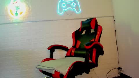 miiss_evaa online show from January 8, 11:12 am