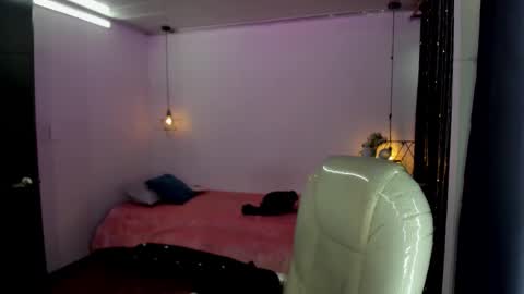 Snapshot of miiss_greyy chatting on October 14, 12:06 pm miiss_greyy online show from October 14, 12:06 pm