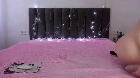 Snapshot of mika_ray chatting on December 25, 7:24 am Mika online show from December 25, 7:24 am