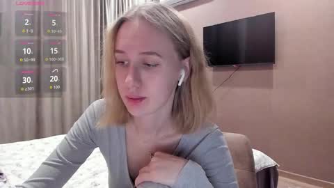 Snapshot of mika_ray chatting on October 31, 11:17 pm Mika online show from October 31, 11:17 pm