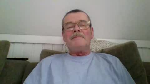 Snapshot of mikael42 chatting on February 24, 1:42 pm mikael42 online show from February 24, 1:42 pm