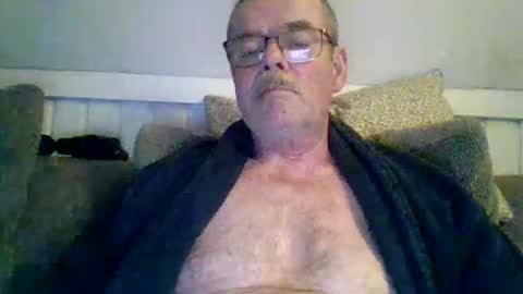 Snapshot of mikael42 chatting on April 7, 6:41 pm mikael42 online show from April 7, 6:41 pm