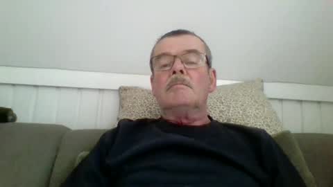 Snapshot of mikael42 chatting on April 11, 12:53 pm mikael42 online show from April 11, 12:53 pm