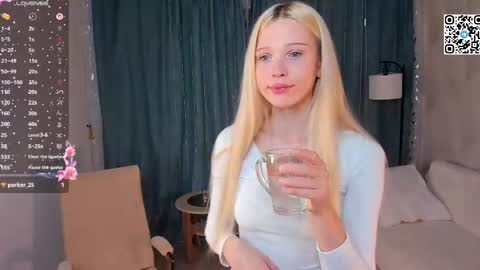 Angel girl online show from March 28, 8:08 pm