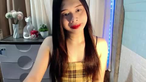 Snapshot of mikaygoddessxx chatting on February 10, 3:27 pm Mikay online show from February 10, 3:27 pm