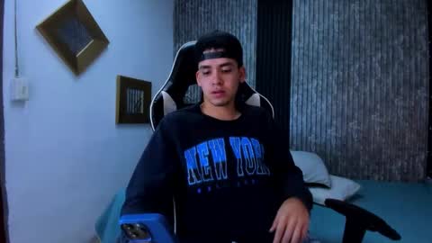 Mike 0233 online show from September 25, 3:43 am