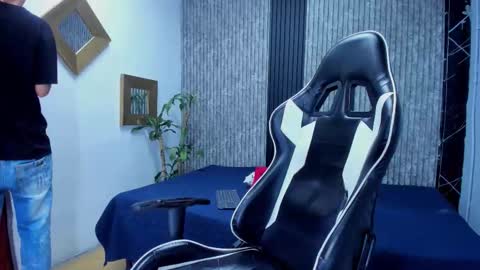 Mike 0233 online show from November 12, 4:13 am