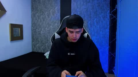 Mike 0233 online show from December 17, 4:07 am