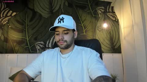 Snapshot of mike_montoya chatting on September 20, 4:02 am Mike Montoya online show from September 20, 4:02 am