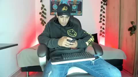 mikee_scooth online show from March 3, 3:19 am