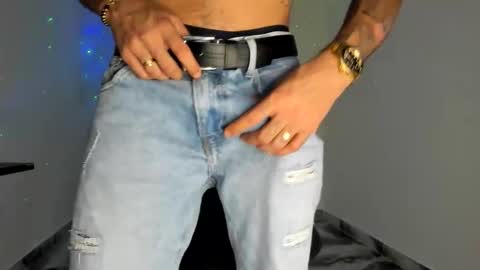 Snapshot of mikee_scooth chatting on February 19, 6:26 pm mikee_scooth online show from February 19, 6:26 pm