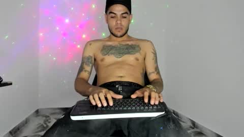 mikee_scooth online show from May 12, 8:28 pm