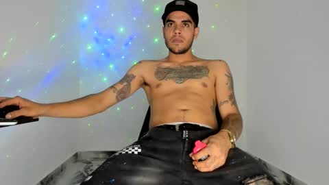 mikee_scooth online show from May 18, 10:37 pm