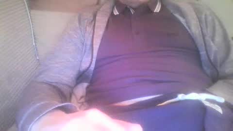 Snapshot of mikehockishuge9 chatting on February 8, 1:20 am mikehockishuge9 online show from February 8, 1:20 am