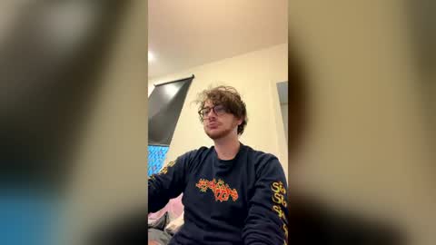Snapshot of mikehunt897 chatting on July 6, 6:43 pm mikehunt897 online show from July 6, 6:43 pm