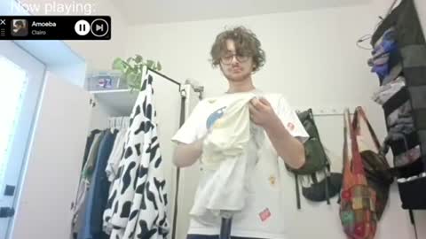 Snapshot of mikehunt897 chatting on July 15, 7:19 pm mikehunt897 online show from July 15, 7:19 pm