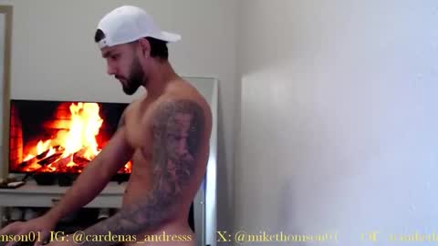 Snapshot of mikethomson01 chatting on November 18, 7:40 pm Mike online show from November 18, 7:40 pm