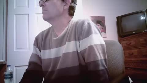 Snapshot of mikewulds chatting on December 28, 12:36 am Mike online show from December 28, 12:36 am