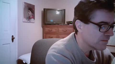 Snapshot of mikewulds chatting on December 29, 3:33 am Mike online show from December 29, 3:33 am