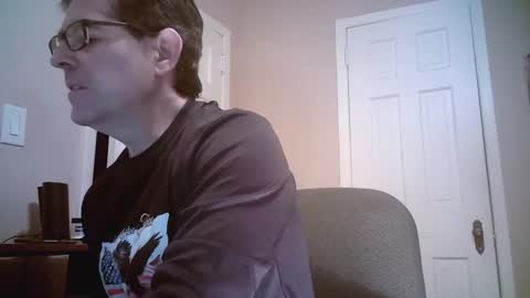 Snapshot of mikewulds chatting on February 22, 3:34 am Mike online show from February 22, 3:34 am