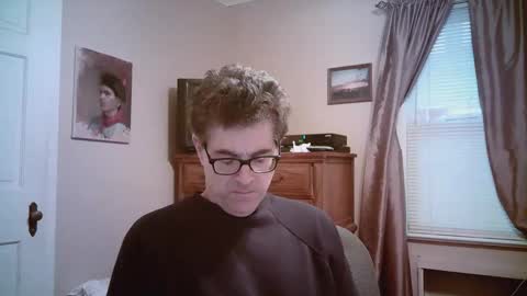 Snapshot of mikewulds chatting on May 24, 11:43 pm Mike online show from May 24, 11:43 pm