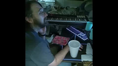 Snapshot of mikeylikesit38 chatting on December 4, 4:21 am Mikey online show from December 4, 4:21 am