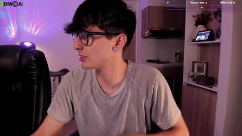 Snapshot of mikeyvioleta chatting on April 5, 1:36 am VIOLETAMIKE online show from April 5, 1:36 am