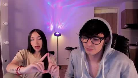 Snapshot of mikeyvioleta chatting on April 15, 11:16 pm VIOLETAMIKE online show from April 15, 11:16 pm