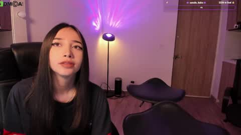 Snapshot of mikeyvioleta chatting on May 26, 10:33 am VIOLETAMIKE online show from May 26, 10:33 am
