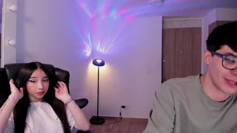 Snapshot of mikeyvioleta chatting on May 28, 9:28 am VIOLETAMIKE online show from May 28, 9:28 am