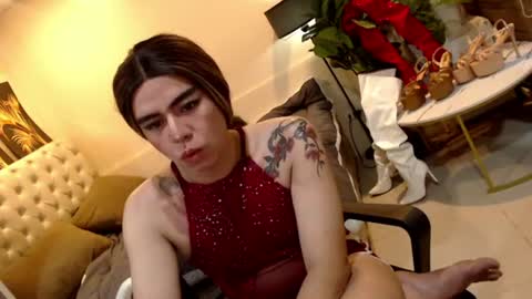 Snapshot of mikha_sensual chatting on July 21, 7:22 am Theresa Luna online show from July 21, 7:22 am