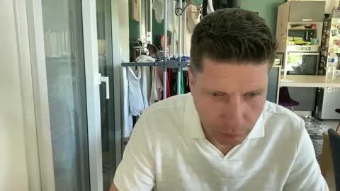 Snapshot of miklp8463 chatting on April 21, 9:48 am miklp8463 online show from April 21, 9:48 am