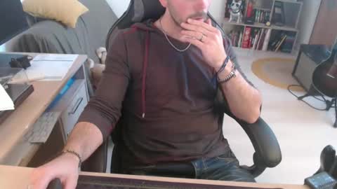 Snapshot of mikmik91 chatting on March 4, 3:51 pm mikmik91 online show from March 4, 3:51 pm