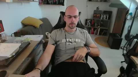 Snapshot of mikmik91 chatting on March 17, 4:10 pm mikmik91 online show from March 17, 4:10 pm