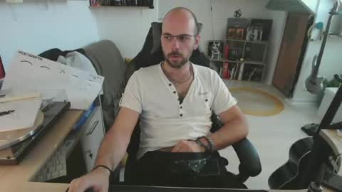 Snapshot of mikmik91 chatting on June 25, 2:32 pm mikmik91 online show from June 25, 2:32 pm