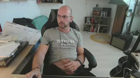 Snapshot of mikmik91 chatting on July 3, 2:45 pm mikmik91 online show from July 3, 2:45 pm
