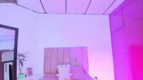 Snapshot of mila_1wood chatting on July 18, 1:04 pm mila_1wood online show from July 18, 1:04 pm