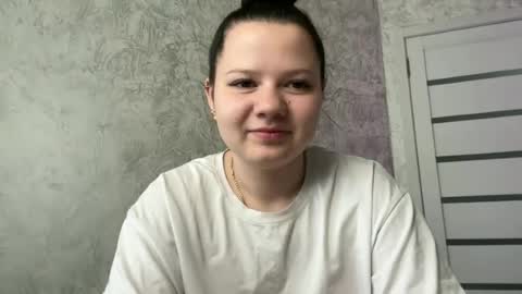 Snapshot of mila_bloom chatting on June 18, 4:11 pm Mila online show from June 18, 4:11 pm