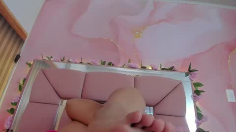 Snapshot of mila_grace_ chatting on June 23, 6:39 pm mila_grace_ online show from June 23, 6:39 pm