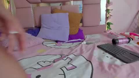 Snapshot of mila_grace_ chatting on July 9, 7:07 pm mila_grace_ online show from July 9, 7:07 pm