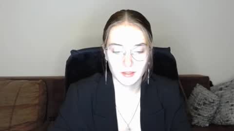 Snapshot of mila_keyy chatting on October 24, 9:11 pm mila_keyy online show from October 24, 9:11 pm