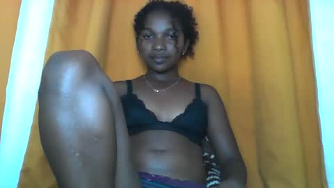 Snapshot of mila_lunah chatting on March 11, 6:19 am mila_lunah online show from March 11, 6:19 am