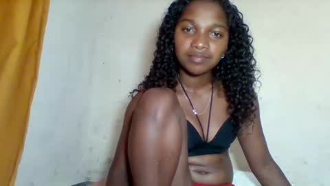 Snapshot of mila_lunah chatting on March 22, 12:52 pm mila_lunah online show from March 22, 12:52 pm